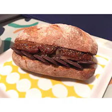 ザ ルーツ ネイバーフッドベーカリー
いちぢくとチョコのパン