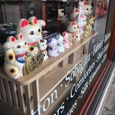 ヒロの布団屋さん！
海外で招き猫が見れるなんて！