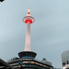 夕暮れ時の京都タワーはセンチメンタルな気分にしてくれました
