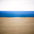 [2018/11]
鳥取県、鳥取砂丘。
すごい風で、カメラに砂が入らないかドキドキでした笑
当たり前ですが、砂丘って凄い大きな砂浜なんですね。茶色と青のコントラストが個人的に気に入りました。
え？砂浜でも同じような写真が撮れるって？まぁそうなんですけど...。