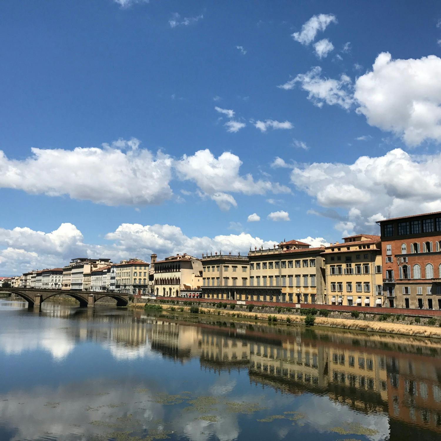 アルノ川 Arno の投稿写真 感想 みどころ フィレンツェのアルノ川は街も空も映し出す トリップノート