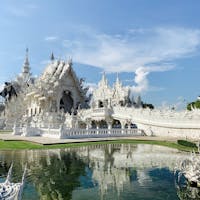 wat rong khun chiang rai thailand.
壁画、象いたるところにマーベルヒーローズなどポップカルチャーが入り混じってて興味深い寺院。
アーティストはポップカルチャーがもつ暴力や快楽主義が仏とは違う、間違った道へと導くことを説く