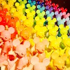 六本木ミッドタウン出入口にて、Mickey誕生？90周年イベントがやっていました。色が綺麗だったので、思わずパシャリ📸