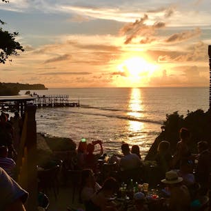 Bali🏄‍♂️
  ROCK BAR🍹

sunsetを一望出来ます！！！