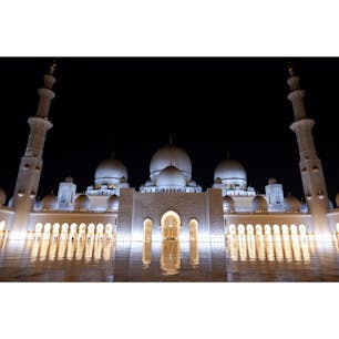 女子ひとり旅。

Abū Dhabīのグランドモスク。

本当に感動した😂