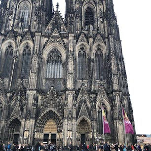 2018.12.2ケルン大聖堂（ドイツ）
駅降りてこれか！圧巻です。
3つのクリスマスマーケットはしごしました。1日滞在しても飽きないです。