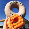 【Randy's Donuts(ランディーズ ドーナツ)】
.
イングルウッドの人気店‼️アイアンマンのロケ地としても有名なスポットです♡
ドーナツの種類も豊富で、安くて美味しいです☺️