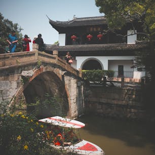 上海も、こんな古都のような街並みがあります。  
上海の外れの、嘉定という街。