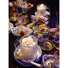 札幌・すすきのにあるミルク村🐄
アイスにいろんな種類のリキュールを
かけて食べるという、大人のアイス🍨
店内の雰囲気もちょっと怪しく？て
種類も多くて楽しい！😊