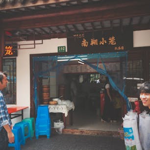 この小籠包屋さんは、超ローカル飯で最高のクオリティです。  小籠包も1種類しかないのにすごい盛況ぶり！    
日本人はほぼ行かないので、言葉は苦戦しますが、、、。