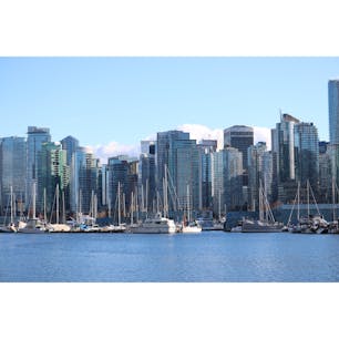 Canada/Vancouver
スタンレーパークから見たダウンタウン。この時期は雨季で晴れの日が珍しかった。空気がとっても綺麗だったなぁ〜