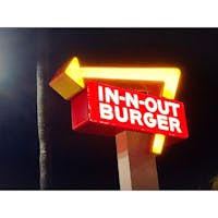 ロサンゼルス旅の締めには、
IN-N-OUT BURGER🍔
定番だけど美味しいです‼️