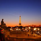 [2014/12]
パリ、エッフェル塔。
もう4年も前に撮った写真ですが、見るたびに三谷幸喜の『ザ・マジックアワー』のセリフにそれっぽいの有ったな〜なんて頭の片隅にあったので、今回amazon prime videoから当該箇所のセリフ抜粋してみました。
「...。太陽が消えてから、周囲が暗くなるまでの僅かな時間。それがマジックアワーだ。
昼と夜の間。世の中が一番綺麗に見える瞬間。その瞬間にキャメラをまわすとだな、幻想的な淡〜い色に包まれた良い絵が撮れる。」
佐藤浩市さん、あなたの言葉は本当だった。
