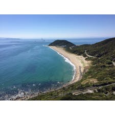 【愛知】

太平洋、三河湾、伊勢湾に囲まれた
愛知にあるリゾートホテル、
「伊良湖ビューホテル」からの景色です。


全ての客室から、
朝日を浴びてきらめく海、
燃えるような美しい夕日を最高のロケーションで楽しむことができます😌