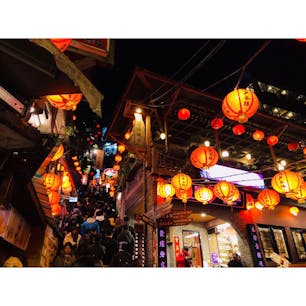 台湾の九份。
少し早めに明るい時間に行って
暗くなるのを待ったけど、
やっぱりライトアップしてからがきれい！