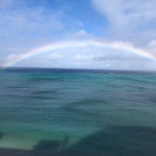 先週の沖縄の旅は天気に恵まれず☔️どしゃ降りの日も。でもたまに顔を出す太陽🌞と虹🌈が何回も見れて雨だけどとてもステキな沖縄の旅でした🏝