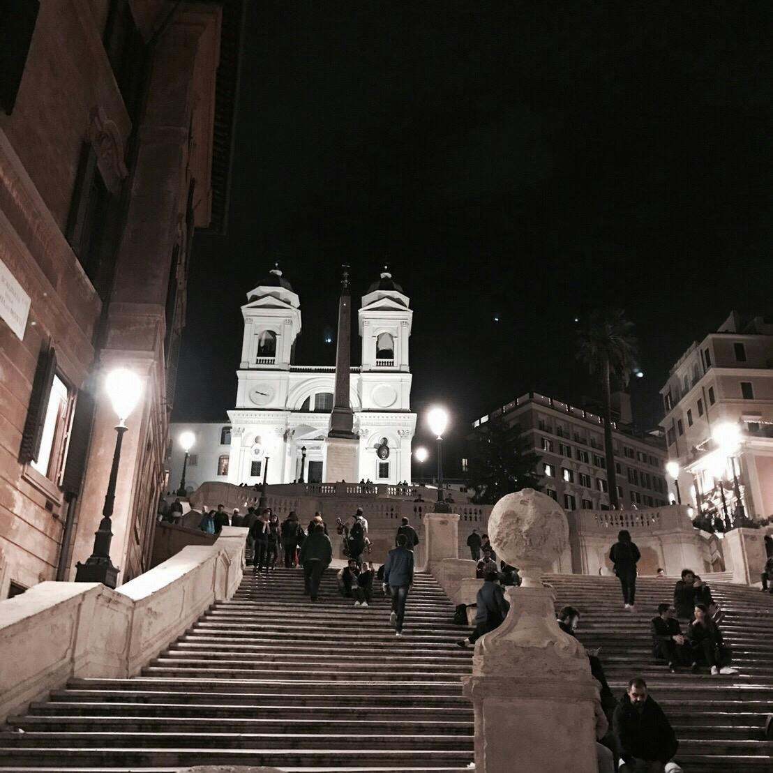 スペイン広場 Piazza Di Spagna の投稿写真 感想 みどころ 18 10 イタリアローマ夜のスペイン広場 トリップノート