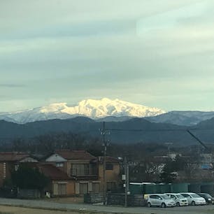 車窓の加賀温泉駅から見えた白山