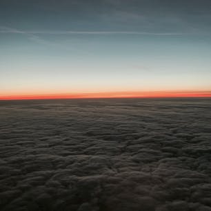 #雲海 #夕焼け #フランクフルト のほぼ上空