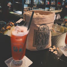 シンガポール🇸🇬
シンガポールスリング発祥のロングバーでcool off!