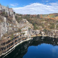 茨城県笠間市の石切山脈。
国会議事堂や日本橋にもここの稲田御影石が使われてます。
ここを見学するのは完全予約制です。
古代遺跡のようでした。