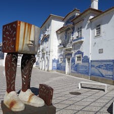 アベイロの町はタイル装飾のアズレージョが施された駅が有名です。
ポルトガル