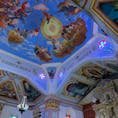 バクラヨン教会(フィリピン☆ボホール島)

ステンドグラスから差し込む光、天井画の彩やかな青、こんなに美しい教会がボホール島にあったなんて。