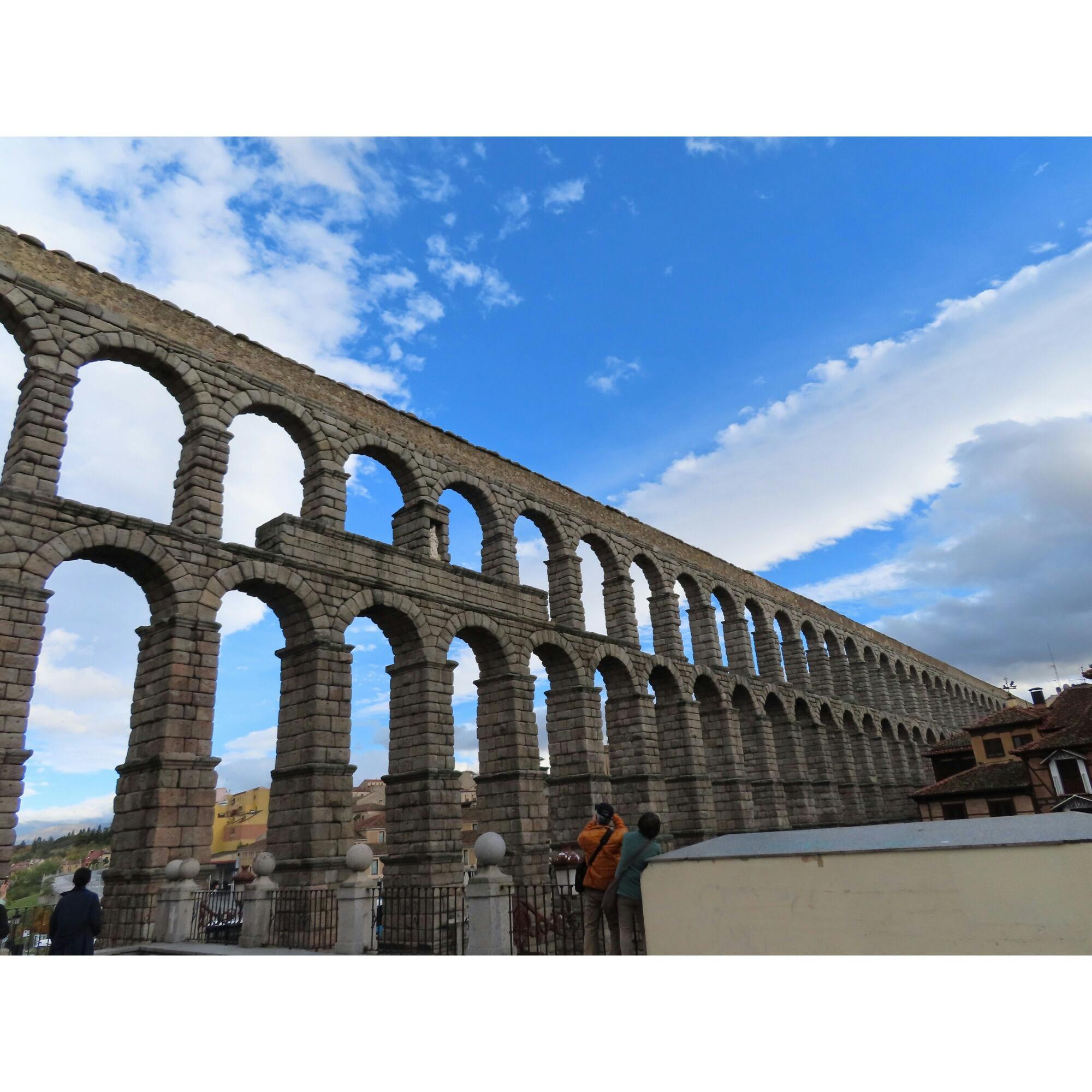 ローマ水道橋 Aqueduct Of Segovia の投稿写真 感想 みどころ セゴビア 水道橋 スペインここから歩いてアルカサル城 白 トリップノート ローマ水道橋 Aqueduct Of Segovia の投稿写真 感想 みどころ セゴビア 水道橋 スペインここから歩いてアルカサル城 白 トリップノート