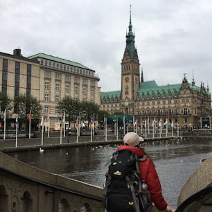 ドイツ🇩🇪
ドイツの北部にある港町、ハンブルグにて📸
名物料理のラプスカウス(コンビーフのようなもの)が本当に美味しかったです☺︎
        2017.10