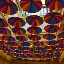 マレーシアにあるショッピングモールです。カラフルな傘が可愛くて思わずパシャリ📸