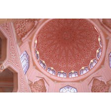 マレーシア🇲🇾
プトラジャヤにあるピンクモスク。正式名称はプトラジャヤモスク