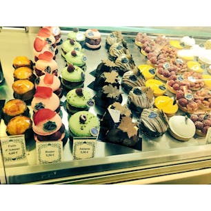 パリで一番古いパティスリーstohrerへ🍰