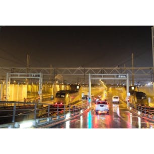 フランス🇫🇷 カレー

車ごと乗れる"ル・シャトル"という電車に乗って
約30分でイギリスに到着🇬🇧

#英仏海峡トンネル
#2階建て
#ユーロトンネル