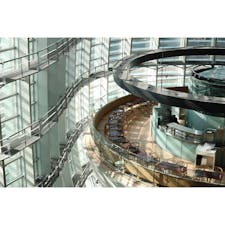 東京都
〜国立新美術館〜
［君の名は］のモデルに
なった場所です☕️