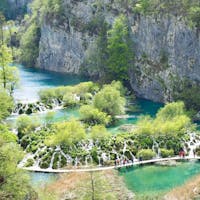 プリトヴィツェ湖群国立公園
ザグレブからバスで片道2時間ほど!
エメラルドグリーンの湖は、本当に美しい!
#クロアチア
#世界遺産