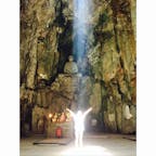 ベトナム ダナン の 五行山(マーブルマウンテン)

山を登っていくと、天使のスポットライトというこの場所がある。
凄いパワースポットだった。