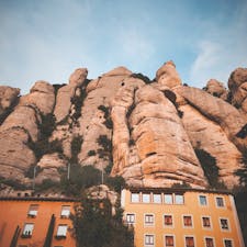 バルセロナ🇪🇸モンセラット
黒いマリアがいることで有名。
変わった地形に圧倒される。