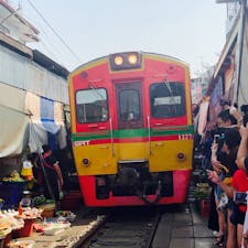 Bangkok, Thailand

メークロン市場
ギリギリ感がすごかったです！