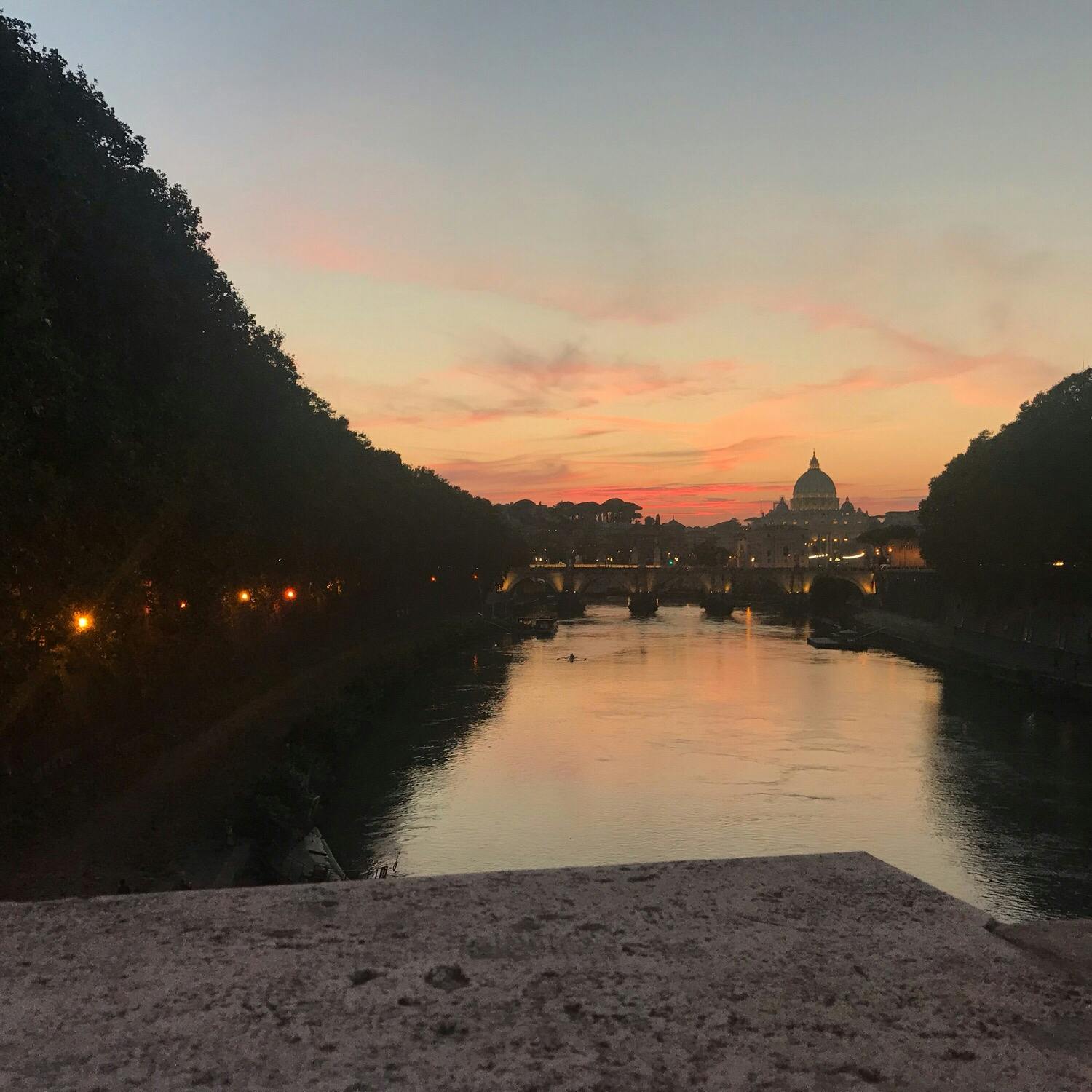 サンタンジェロ城 Castel Sant Angelo の投稿写真 感想 みどころ ローマ サンタンジェロ城近くの橋から見た夕暮れ トリップノート