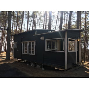 【グランピング】January
トレーラーハウス
¥5500
キッチン/トイレ/シャワー付
エアコン/床暖があり冬でも対応可能

19時消灯の22時就寝
天気が良いと星が綺麗✨

大学生くらいの男女グループが1組
40代くらいの夫婦が1組