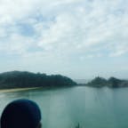 山陰本線
島根 浜田→益田
車窓から日本海を臨む。昨日は天気が良かったから、さらに海がコバルトブルーでキレイだったのだが、、