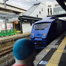 特急ソニック 黒崎駅
かっこいい青色です。オシャレな車体。
黒崎駅は小倉に次ぐ北九州の二番目の繁華街。夜も来てみたいな。