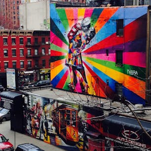 New York／Chelsea

ニューヨーク・チェルシー地区の壁画は、サンパウロ出身のWall ArtistのEduardo Kobraの作品♪