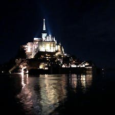 モンサンミッシェルの夜も、また昼間とは違う雰囲気です。