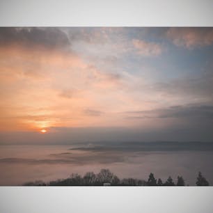 雲海と朝日
広島、高谷山展望台からの景色
180°の雲海は是非一度は見て欲しい景色🌥