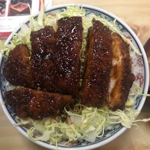 有名なソースカツ丼、とても味がしみてて美味しかったです😌
#福島県
#会津若松
#なかじま