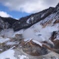 冬の北海道、登別温泉の地獄谷です。そこらじゅうから煙が出ていて楽しいです。