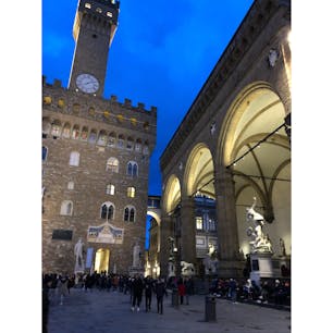 フィレンツェ・シニョリーア広場
街全体が美術館のようです。
2019.2