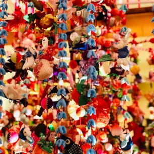 名古屋、マリオットアソシアホテルのロビーにあるつるし雛。よく見るといろいろな人形が…可愛かった！