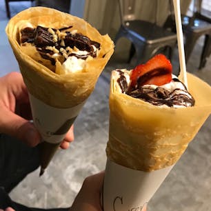 香川県高松 GIRAFE
生地がパリパリで全然重くないクリームやったから何個でもいけそうやった🤤

※4月に京都旅行に行くのですが、美味しいソフトクリームあれば教えてください。。笑